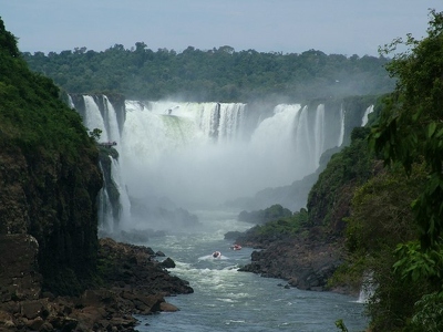 Iguazu 054 - Chutes San Martin de loin - Argentine