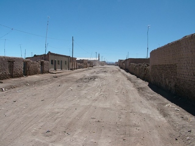 Salar d uyuni 004 - Rue Colchani - Bolivie