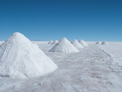 Salar d uyuni 009 - Tas de sel - Bolivie