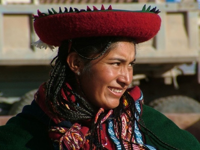 Chinchero 263 - Portrait danseuse - Perou