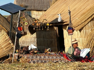 Titicaca 024 - Vendeuse souvenirs - Perou