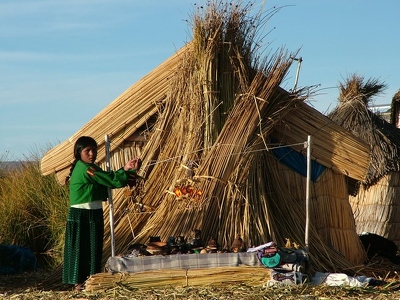 Titicaca 040 - Vendeuse souvenirs - Perou