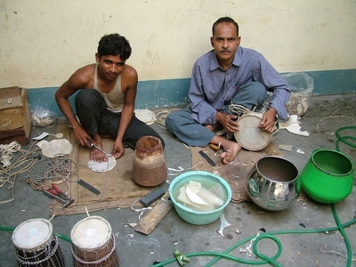 Benares Varanasi 008 - Fabrique de Tablas - Inde