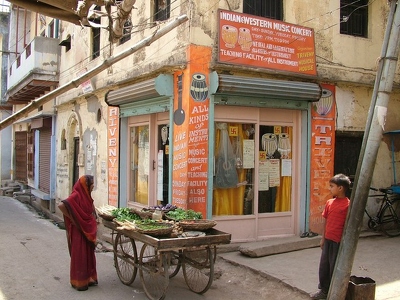Benares Varanasi 019 - Ecole musique Raph exterieur - Inde
