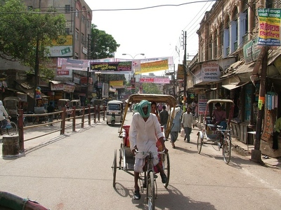 Benares Varanasi 020 - Rue rickshaw - Inde
