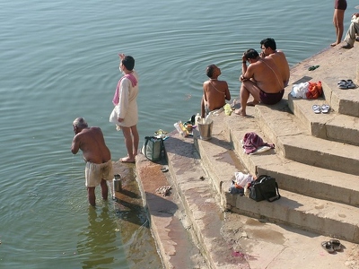 Benares Varanasi 041 - Bord du Gange Ablutions - Inde