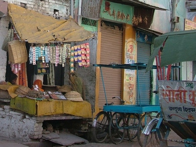 Benares Varanasi 046 - Petit commerce - Inde