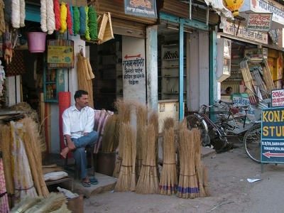 Benares Varanasi 048 - Petit commerce - Inde