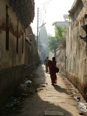 Benares Varanasi 336 - Rue a l aube - Inde