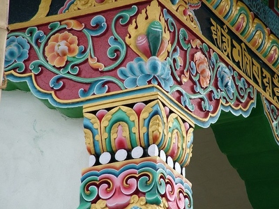 Mc Leod Ganj 005 - Details temple - Inde