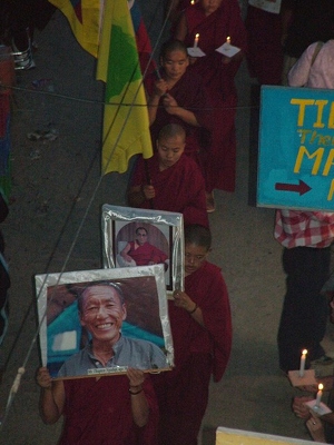Mc Leod Ganj 006 - Cortege martyr - Inde