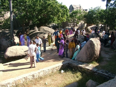 Mamallapuram 046 - Indiens dans parc - Inde