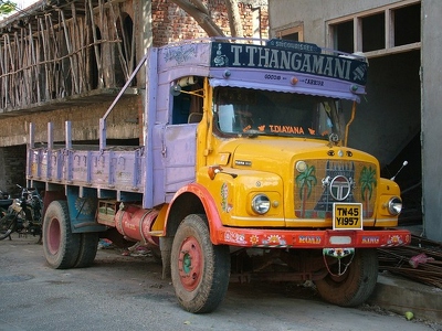 Pondy - 007 - Camion decore - Inde