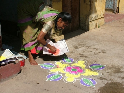 Pondy - 011 - Femme kolam - Inde