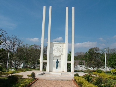 Pondy - 017 - Monument aux morts francais - Inde
