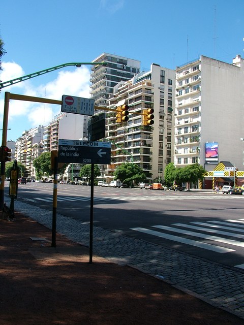 Buenos_Aires_002_-_Avenue_-_Argentine.jpg