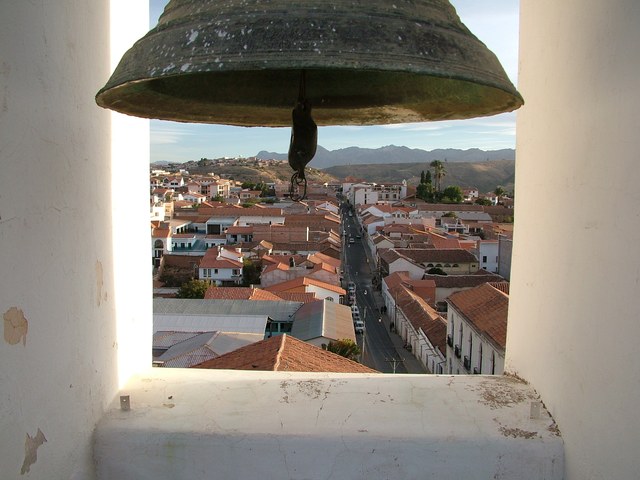 Sucre_034_-_Vue_d_en_haut_avec_cloche_-_Bolivie.jpg