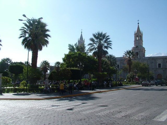 Arequipa_023_-_Plaza_Armas_-_Perou.jpg