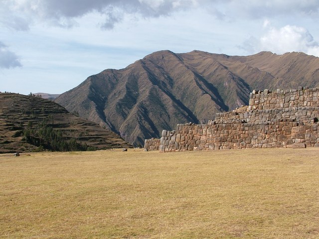 Chinchero_228_-_Montagne_et_ruines_-_Perou.jpg