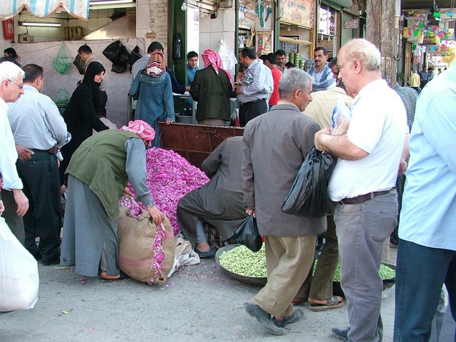 Alep_040_-_Vendeur_petales_de_roses_-_Syrie.jpg