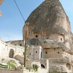 Goreme 009 - Rocher dans village - Turquie