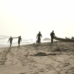 Cape Coast 039 - Hommes sur plage - Ghana