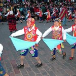 Cusco 083 - Defile des enfants couleurs - Perou