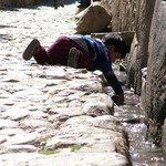 Ollantaytambo 217 - Enfant dans ruelle - Perou