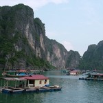 Baie d'Along - 200 - Habitations sur l'eau - Vietnam