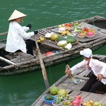 Baie d'Along - 208 - Marche sur bateau - Vietnam