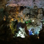 Grotte au Vietnam, dans la Baie d'Along