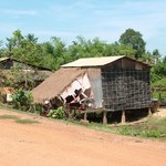 Voyage frontiere - 041 - Habitation pilotis - Cambodge