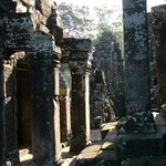 Angkor - 090 - Bayon - Colonnes - Cambodge