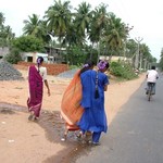 Pondy 028 - Femmes rue sari - Inde