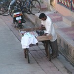 Pondy 013 - Repasseur de rue - Inde