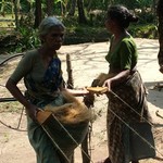 Backwaters 062 - Femmes fabriquent cordes - Inde