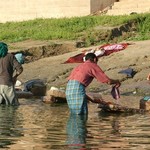 Benares Varanasi 119 - Bord du Gange Lessive - Inde