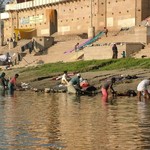 Benares Varanasi 117 - Bord du Gange Lessive - Inde