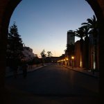 Essaouira 058 - Rue de Nuit avec Remparts - Maroc