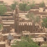 Pays Dogon Teli 149 - Village vu d'en haut mosquee - Mali