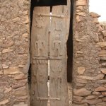 Pays Dogon Djiguibombo 048 - Porte sculptee - Mali