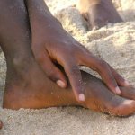 Cape Coast 076 - Pied noir dans sable - Ghana