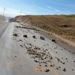 La Paz-Puno 020 - Pierres sur la route - Bolivie
