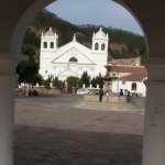 Sucre 024 - Eglise Recoleta sous arche - Bolivie