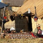 Titicaca 024 - Vendeuse souvenirs - Perou