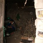 Iluman 273 - Maman de Yoryi dans maison - Equateur