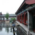 Pekin Palais d'ete 339 - Cour sous pluie - Chine