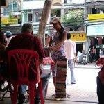 Saigon - 079 - Vendeuse de livre au cafe - Vietnam