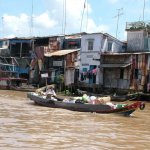 Mekong - 058 - Maisons et barque - Vietnam