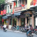 Hanoi - 027 - Rue drapeaux - Vietnam